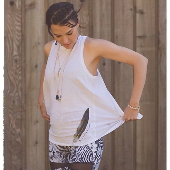 Lululemon Nook Tank * Vitasea Wunderlust 2015 Women’s Size 6 White RARE Two-Way - Picture 2 of 14